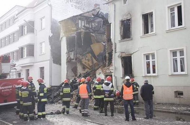 Wybuch gazu w kamienicy przy ul. Krasińskiego 14 w Słupsku (Krzysztof Piotrkowski/ gp24.pl)