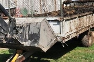 Rozrzutnik przygniótł 54-latka (policja)