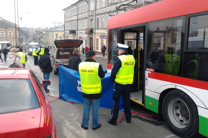 Policjanci wyjaśniają przyczyny tragicznego wypadku na ul. Lubartowskiej (Paweł Buczkowski)