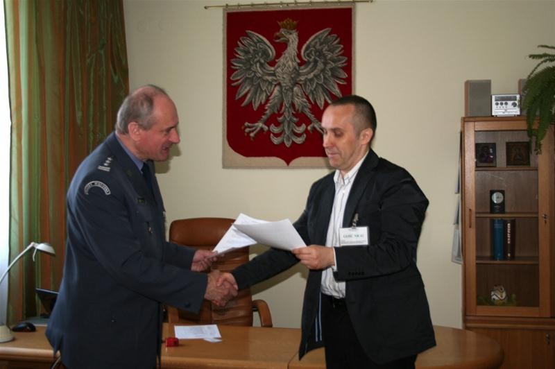 Dokument podpisany przez dyrektora aresztu płk. Bogusława Woźnicę i prezesa KMŻ Lublin Dariusza Spra