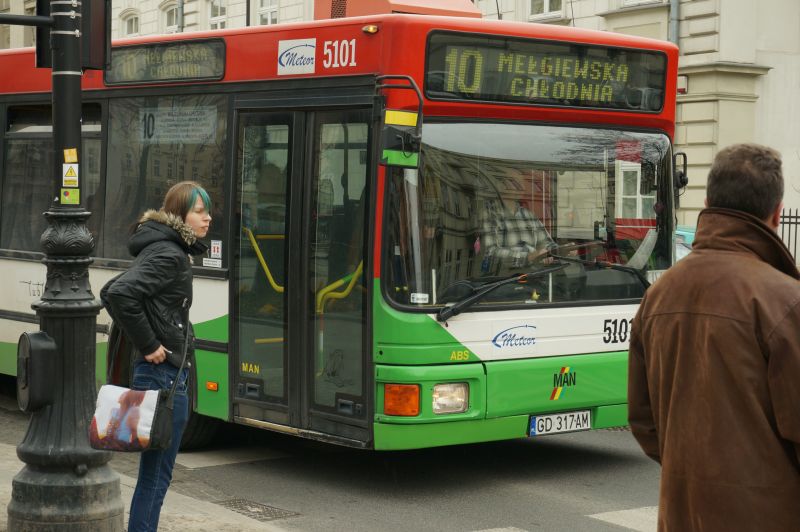 Średni wiek autobusów wykorzystywanych przez prywatnych przewoźników wynosił w 2012 r. aż 15 lat. (M