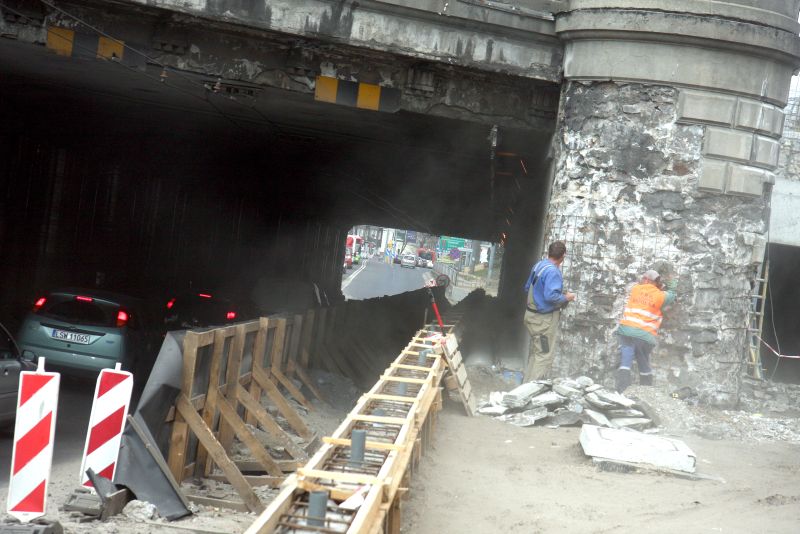 Prace pod wiaduktem zaczną się od przebudowy kanalizacji burzowej. (Jacek Świerczyński)