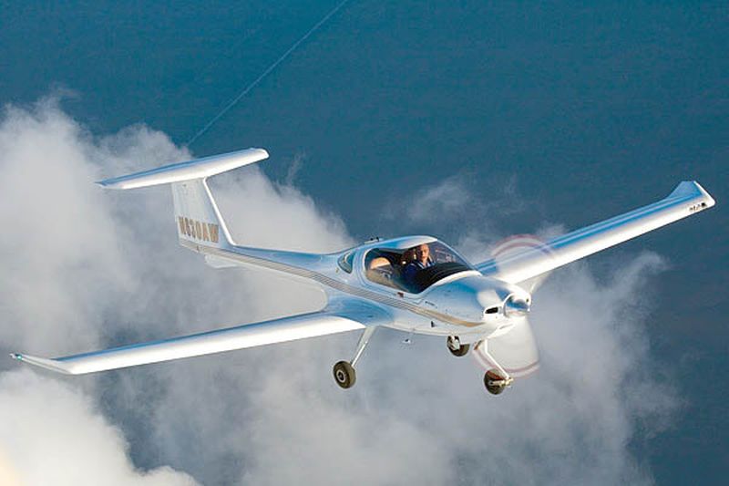 Diamond DA-20 – na takich samolotach od kilku dni mogą ćwiczyć przyszli piloci w dęblińskiej Szkole 