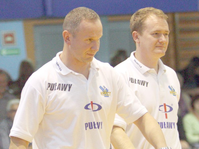 Trener Piotr Dropek (z prawej) liczy na wyeliminowanie w ćwierćfinale MP Powenu Zabrze (MACIEJ KACZA