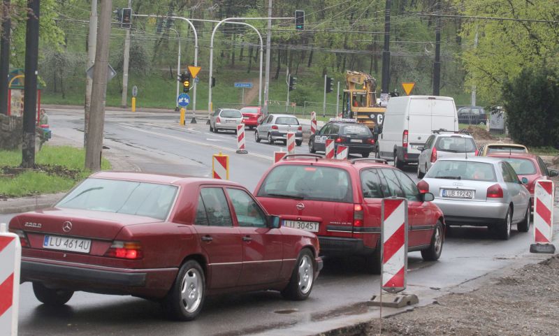 Kierowcy narzekają na powolne tempo prac na skrzyżowaniu. (Wojciech Nieśpiałowski)
