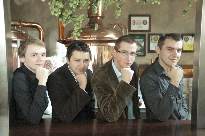 Uczestnicy programu stażowego firmy Pol-Inowex z 2012 roku. Od lewej: Mateusz Guszczyk, Wojciech Win