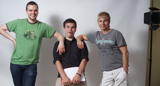 Jakub Jankowski (w środku), wspólnie z  Piotrem Dybskim i Adamek Drzewickim prowadzą popularny kanał