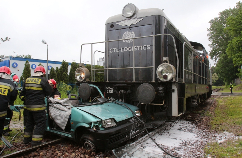 Pociąg uderzył w auto z prędkością 30 km/h (Dorota Awiorko-Klimek)