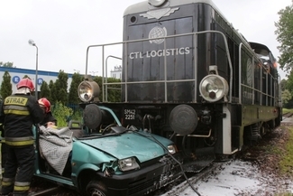 Pociąg uderzył w auto z prędkością 30 km/h (Dorota Awiorko-Klimek)