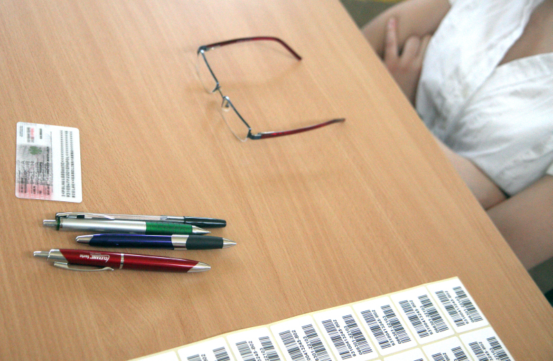 Na egzaminie maturzysta może mieć na ławce tylko dokument <br />
tożsamości i przybory do pisania. Inne r