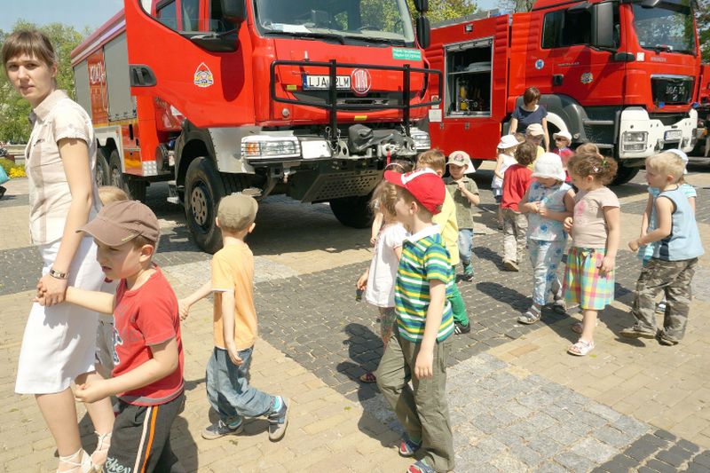 Praca strażaków zawsze budzi podziw i zainteresowanie. Szczególnie najmłodszych (Maciej Kaczanowski/