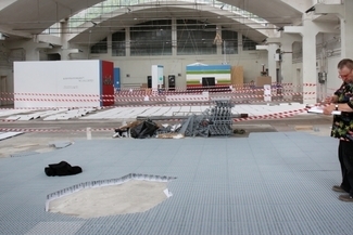 Open City 2013: Kaplica Trójcy Świętej na Zamku dostanie nową podłogę. Pracuje nad nią Leon Tarasewi