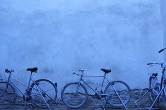 Fragment instalacji 'Kolaże nocy'. Od godz. 22 na podwórku kamienicy przy ul. Jezuickiej 17 (Agnie