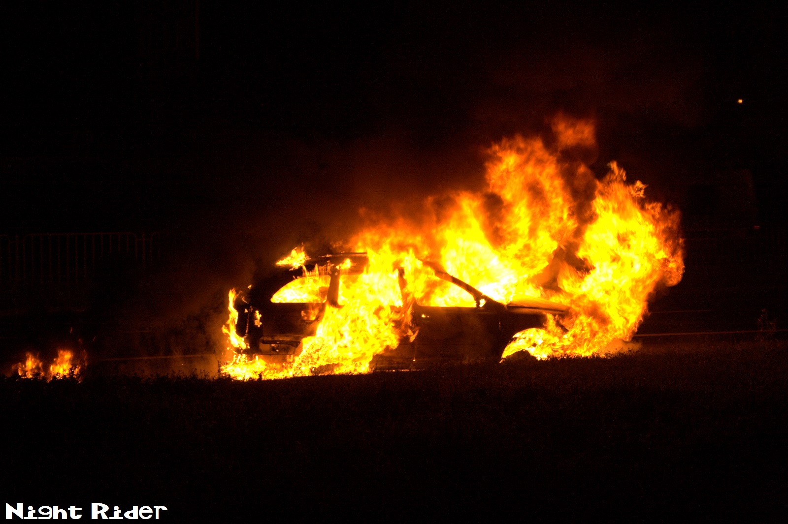 Pożar samochodu na al. Tysiąclecia w Lublinie (Night Rider)
