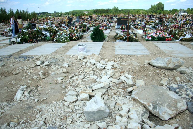 Cmentarz na Majdanku jest największym na wschód od Wisły. Planowane jest powiększenie tej nekropolii