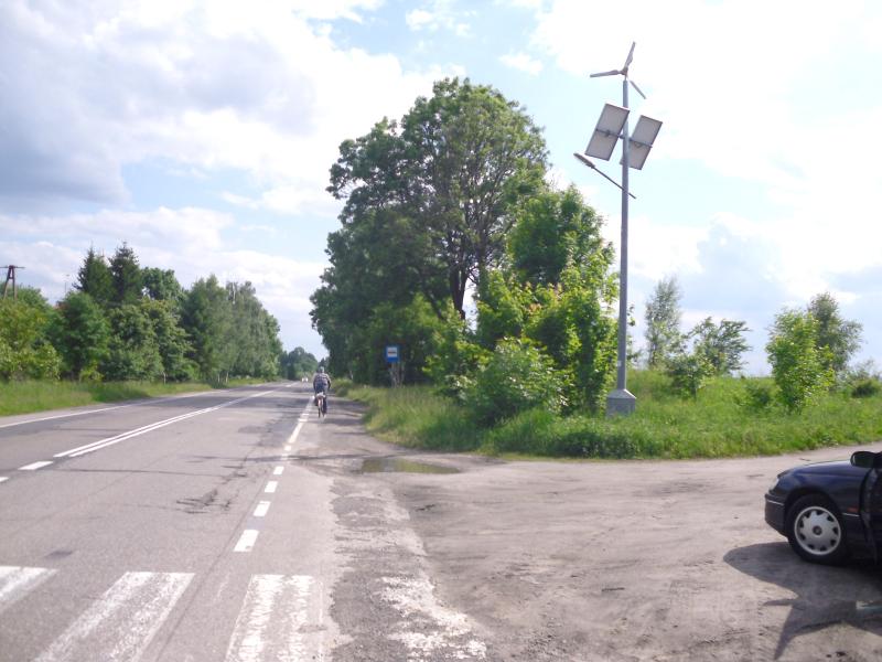 Lampy hybrydowe są zasilane prądem wytwarzanym przez słońce i wiatr. Dzięki temu mogą być montowane 