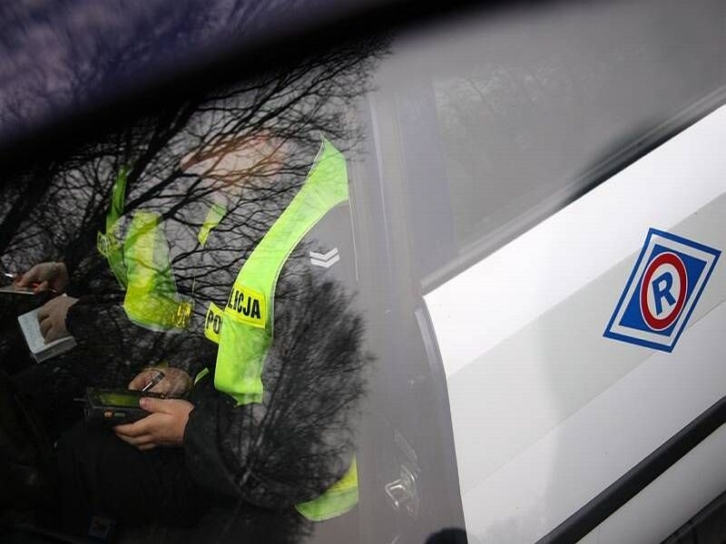 Policjanci wyjaśniają przyczyny wypadku (Jacek Świerczyński / Archiwum)