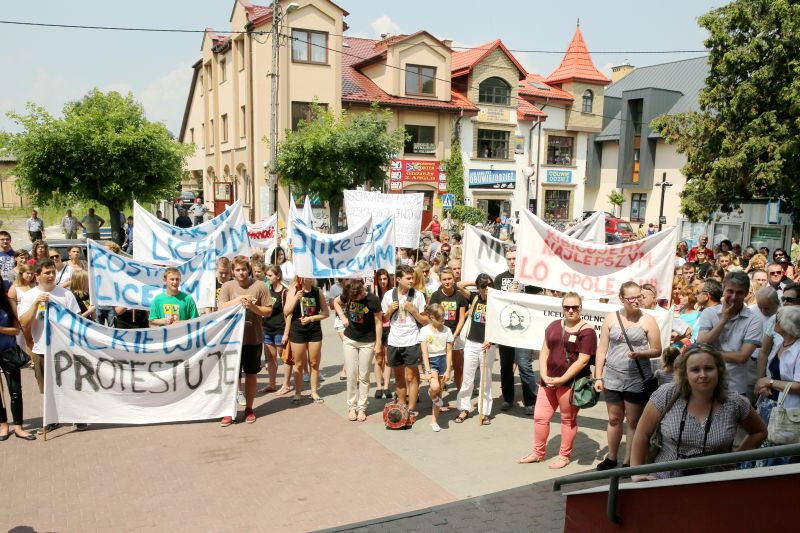 Kilkaset osób protestowało w Opolu Lubelskim (Maciej Kaczanowski)