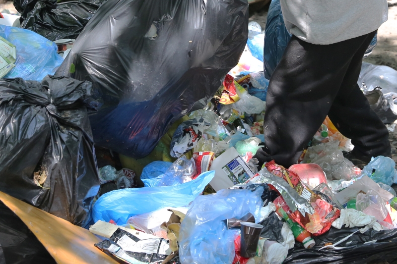 Firma, która odbiera śmieci z terenu gminy Biała Podlaska, nie zawsze wyrabia się w terminie (Maciej