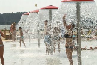 Kto może, niech szuka ochłody nad wodą (Maciej Kaczanowski/ Archiwum)