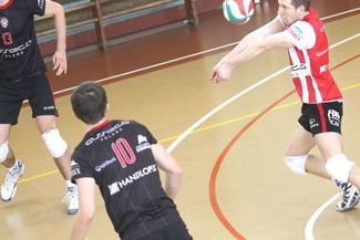 Libero Tomasz Głód i przyjmujący Jakub Peszko (nr 13) od tego sezonu znowu zagrają razem, tym razem