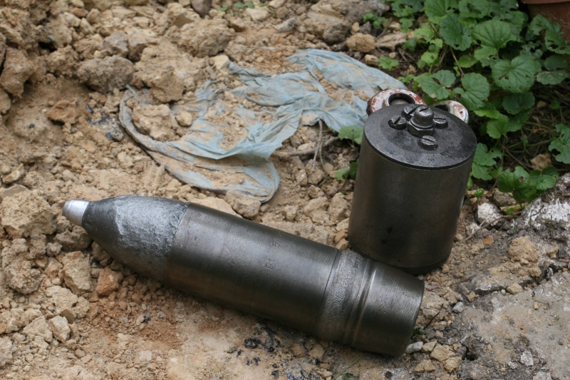 Mężczyzna wW swoim domu gromadził m.in. bomby, miny i pociski moździerzowe (Policja)
