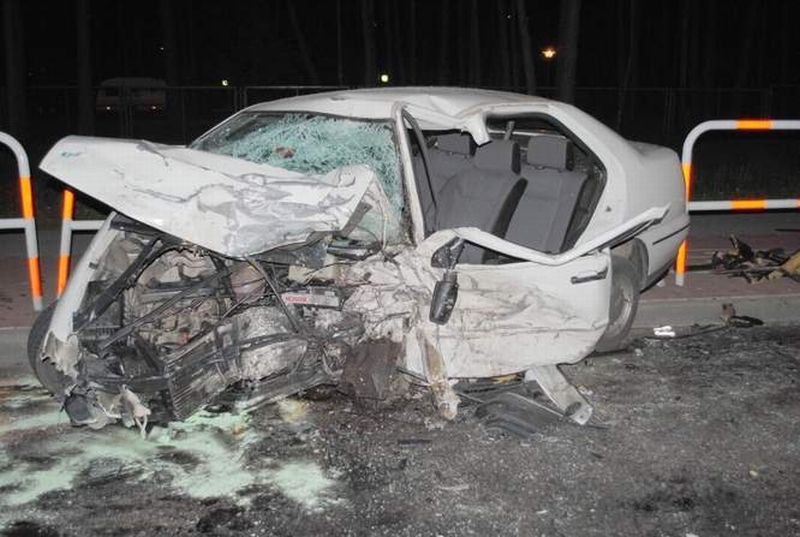 Seat, w którego wjechał pijany kierowca, został doszczętnie rozbity (KPP Włodawa/ Archiwum)