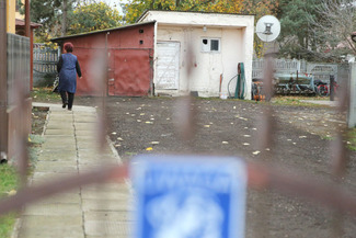 Proch eksplodował w białym budynku (Maciej Kaczanowski)