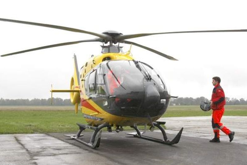 Pilot został przetransportowany helikopterem do szpitala (Archiwum)