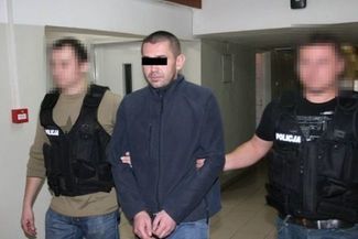 32-latek był już w przeszłości karany za podobne przestępstwa m.in. w 2006 roku z młotkiem napadł na