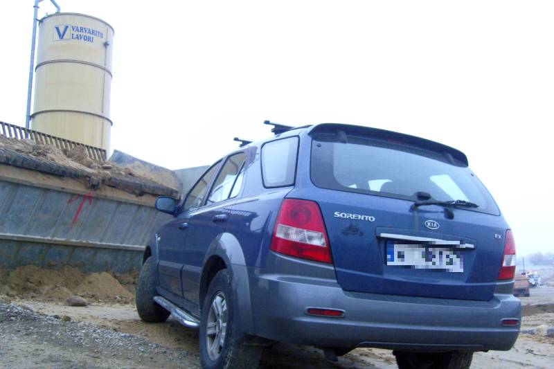 Samochód Anna Barwińskiej w dalszym ciągu blokuje dostęp do urządzenia, które stoi na jej działce (P