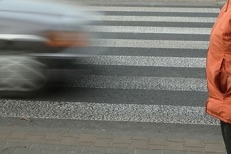 10-latka wpadła pod samochód na drodze krajowej nr 17