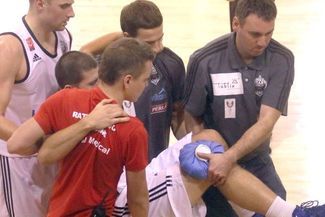 W ten sposób Sebastian Szymański zakończył sezon. W czasie meczu z AZS Politechniką Poznań obrońca l