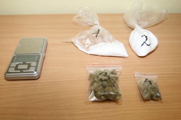Podczas przeszukania mieszkania policjanci odnaleźli blisko 70 g. amfetaminy oraz 11 g. marihuany 