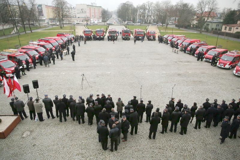 Po uroczystości w Lubartowie strażacy odjechali nowymi wozami do swoich remiz w całym województwie (