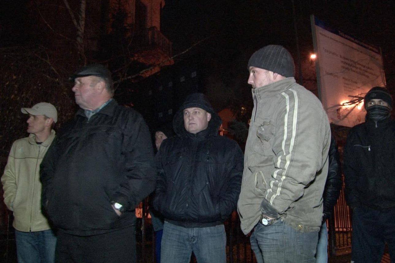 Mieszkańcy gminy Międzyrzec Podlaski przez całą noc koczowali pod urzędem gminy. Nie pozwolili, aby 