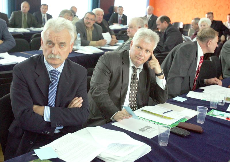 Zbigniew Bartnik (drugi od lewej), prezes LZPN: Szacujemy, że łącznie przybędzie ok. 500 gości. Pami