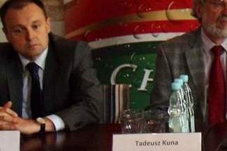 Szef rady nadzorczej Motoru Janusz Gilewicz (z lewej) i prezes Tadeusz Kuna podczas jednej z konfere