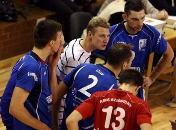 Siatkarze Avii nie zdołali sprawić niespodzianki i przegrali z liderem 0:3 (Jacek Świerczyński)