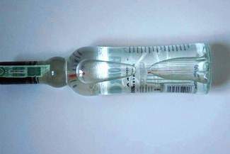 Bandyci zabrali ze sklepu m.in. butelkę wódki (Jacek Świerczyński)