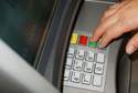 Skanują w bankomatach w Lublinie, wypłacają w Peru. To skimming