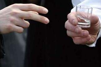 Pępkowe w szkolnej kotłowni. Woźny dostał w twarz od dyrektora?