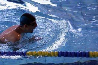 Chcą skrócić basen o 3 cm. Żeby było mniej ratowników