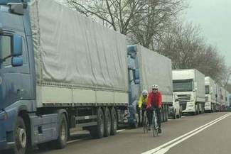 Utrudnienia na przejściu w Koroszczynie. Kolejka i długie czekanie