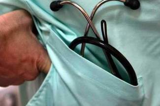 Lekarz odpiera zarzuty: Nie przyjąłem pieniędzy, ryb i miodu