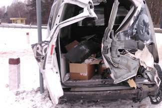 Wjechał na tory i zgasło mu auto. Szynobus nie zdążył wyhamować