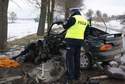Krzywostok: Rozbił auto na drzewie i zginął
