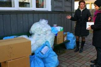 Koce, śpiwory, bandaże. Jak możemy pomóc Ukrainie?