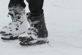 Lód załamał się pod łyżwiarzem jeżdżącym po jeziorze Sumin