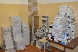 Ponad 13 tys. paczek papierosów ukrytych w busie